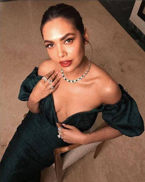 Actress Esha Gupta also attended the award function & stole the limelight with her bold outfit. Check out some stunning pictures of Esha from the awards night here... (Photo: Instagram)