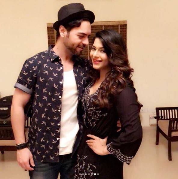 Poonam also opened-up about their relationship & revealed that she is not at all scared of commitment. Speaking about the same, she said that,
