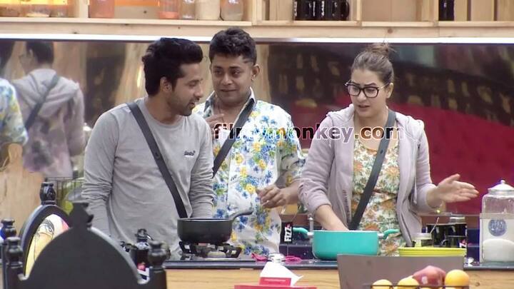Despite pointless allegations, Shilpa emerged the winner of the show. There was another contestant who was fond of cooking but was lashed out by Salman Khan for always staying in the kitchen and it was 'padosi' Sabyasachi Satpathy. (Pic: Colors)