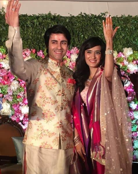 Here's a picture of Gautam & Pankhuri flaunting their rings after the engagement. (Photo: Instagram)