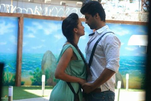 The last we know, Gauahar officially dated her BB 7 co-contestant and actor Kushal Tandon 4 year ago and ever since, despite many relationship rumors she never confirmed any of that.