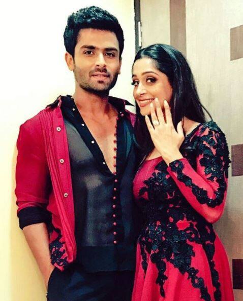 In-fact Shoaib went down on his knees to propose Dipika on stage in-front of everyone, leaving her in tears of joy! 