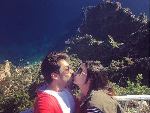 Popular TV couple Mohit Sehgal & Sanaya Irani are one of the cutest couples of TV. Mohit posted this romantic kissing picture with wife Sanaya on their wedding anniversary. (Photo: Instagram)