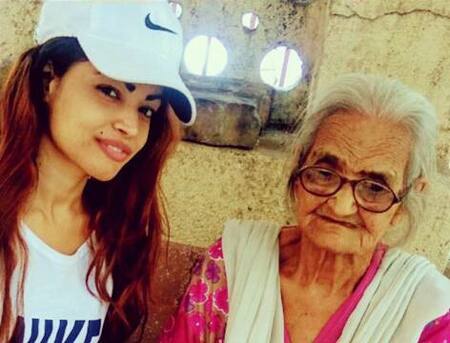 We did try to ask Lokesh if the lady in the pictures is homeless and where her family was..but she hadn't replied by the time we filed this story. Whether or not with her family, the elderly in their sunset years require all the love we can give them and Lokesh just did that this Valentine's quite aptly! Awesome Lokesh! Say something about her sweet gesture writing down your comments in the section below! 
