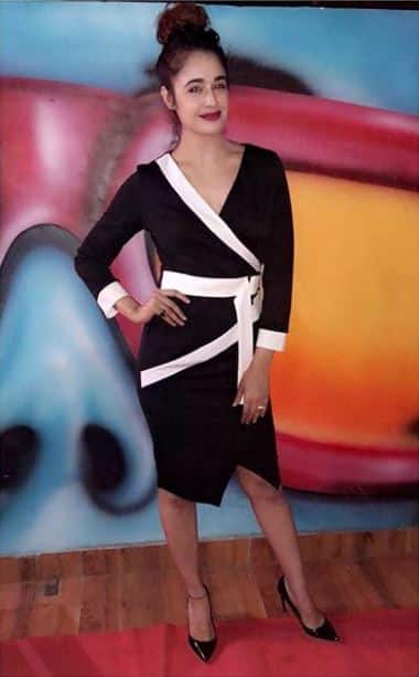 Stunning Yuvika also attended the bash wearing this black and white hot dress.