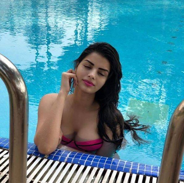 The actress clicked candid! 