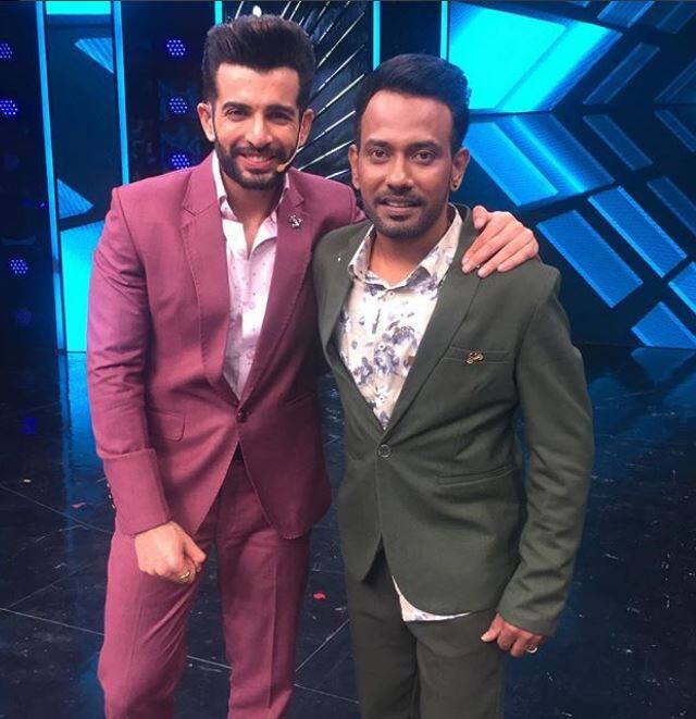 The famous dancer-choreographer Dharmesh Yelande who began his career by participating in Zee dance reality show 'DID' will reunite with former host Jay Bhanushali who's currently hosting 'Super Dancer 2' too after he replaced Rithvik Dhanjani. Jay adorably captioned this pic he shared on Instagram -