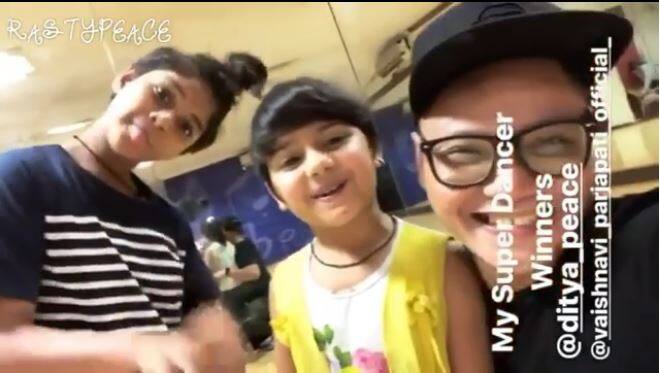 Ditya Bhande teams up with the little 5 yr old wonder from this season, Vaishnavi Prajapati. Choreographer Ruel Dausan Varindani has some fun with the kids.