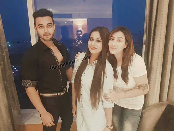 Shilpa was in Delhi and she caught up with both Luv Tyagi and Mehjabi Siddiqui here. Mehjabi wrote with this pic - 