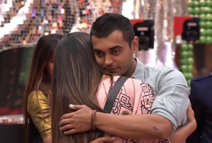 On the other hand, Hina has been missing her buddy majorly and she recently expressed her disappointment in him for not giving her his time. (Pic: Colors)