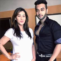 Fresh Pics! Shilpa Shinde kisses Mehjabi Siddiqui's daughter Aayat goodbye! Met 'padosis' Sabyasachi & Luv Tyagi too!