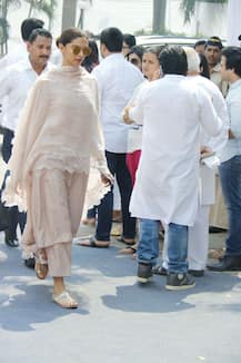 Sridevi's condolence meet: Shahid-Mira, Deepika,Shraddha, Rekha & more celebs pay tribute to the iconic actress!