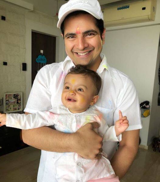 Karan Mehra with baby boy Kavish: Popular 'Yeh Rishta...' actor & 'Bigg Boss 10' contestant became a proud daddy on 14th June last year. He had a great time this year as he celebrated first holi with son Kavish. (Photo: Instagram)