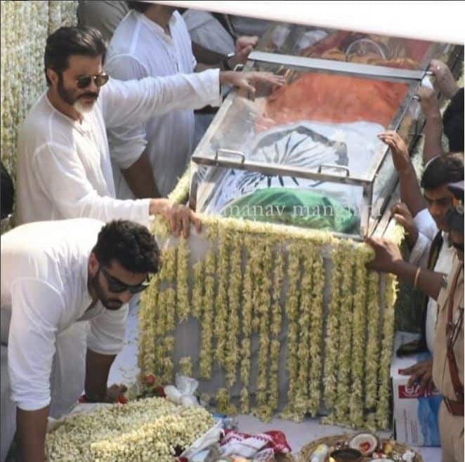 Arjun was by his family's side throughout during Sridevi's last rites ceremony and he had even flown to Dubai to help Dad Boney get late legendary actress's mortal remains back to India. (Pic: Manav Manglani)