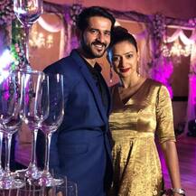 Hiten Tejwani LOCKS LIPS with wife Gauri Pradhan at his birthday bash!