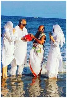 PICS: Sridevi's daughters Janhvi & Khushi Kapoor brave cameras while flying off to Chennai for Late mother's prayer meet!