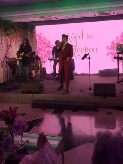 Over 150 people were reportedly invited for the party. Singer Sonu Nigam too, graced the party with his soothing voice. (Image- Instagram@karanjohar)