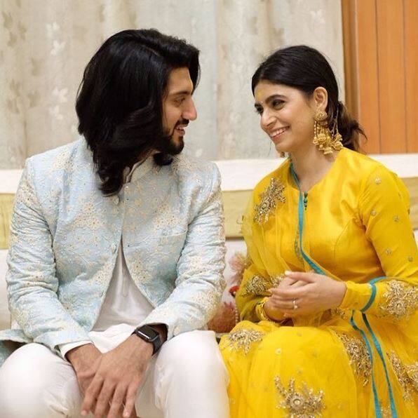 On 18th March, Kunal got engaged to actress-girlfriend Bharti Kumar in an intimate affair at Isckon Temple, Juhu (Mumbai). He posted this pic with fiance Bharti from the engagement ceremony with the caption, 