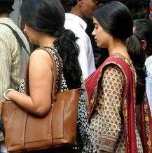 'Dhadak' PICS: Janhvi Kapoor spotted in New Market of Kolkata shooting for her debut film with Ishaan Khatter!