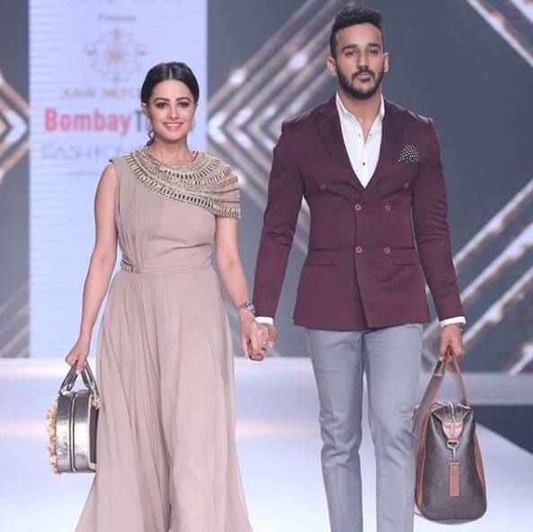 Anita Hassanandani and Rohit Reddy walked hand-in-hand on the ramp!