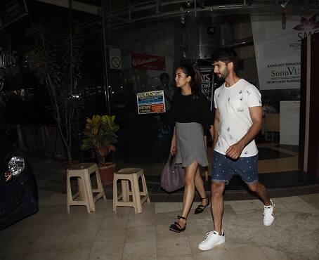 Seems Shahid and Mira didn't expect suddenly countering media while coming out of the cafe. (Image- Manav Manglani)