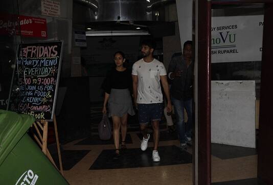 While star-wife was seen in a top and skirt making it like a young boy-girl dinner date (Image- Manav Manglani)