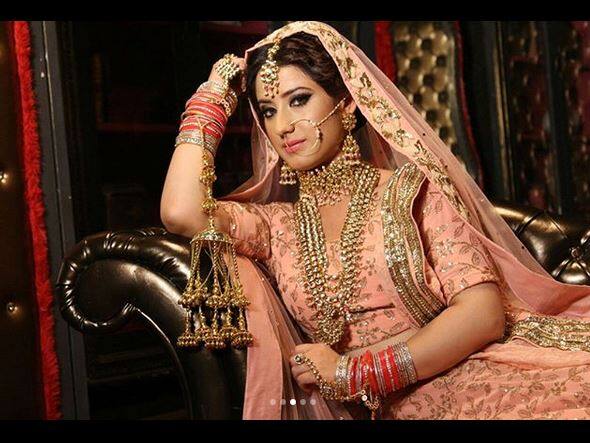 In a peach-golden bridal dress, Aalisha gave glimpse of a royal bride. Image Courtesy – Instagram 