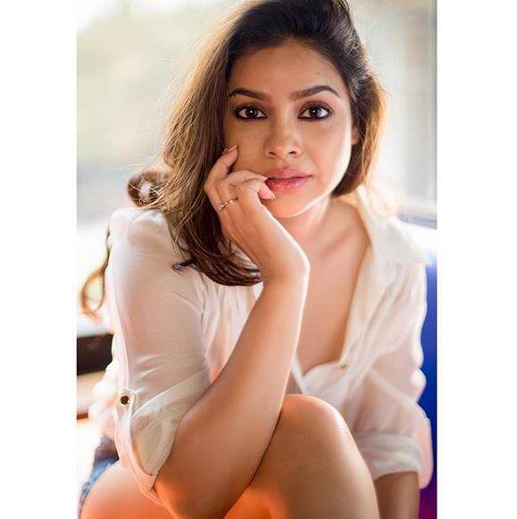 'Bade Achhe Lagte Hain' actress is looking beautifull in this pose! Image Courtesy - Instagram