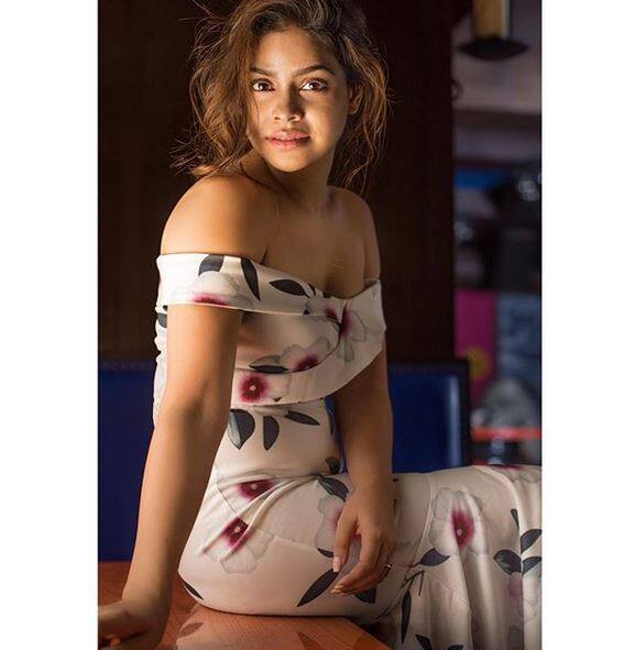 Here she is wearing floral off-shoulder gown and looks gorgeous with this messy hair. Image Courtesy - Instagram