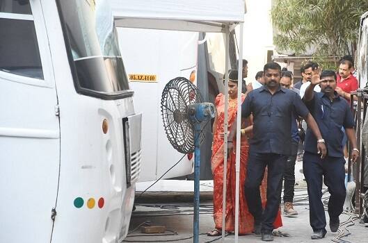 Check out the pictures directly from the sets of 'Zero'/Image- Manav Manglani