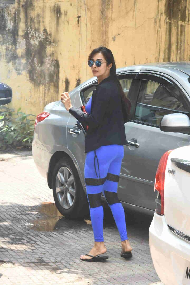 Malaika was wearing a purple gym wear that included a set of leggings and crop-top