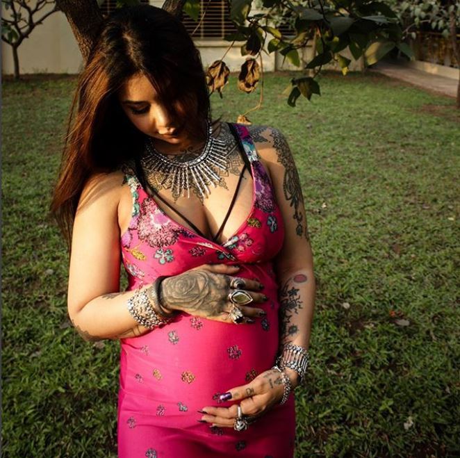 Ayesha Takia Xxx Xnx - Ayesha Takia's tattooed sister Natasha Takia to be mother soon too; 9  months pregnant with husband Jack Tucker's baby!