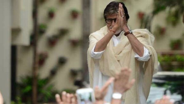 Big B hits 28 million followers on Twitter Big B hits 28 million followers on Twitter