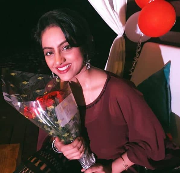 Here's a picture of Deepika posing with a flower bouquet during the celebration. (Photo: Instagram)