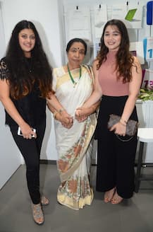 PICS: Sachin Tendulkar's 19-year-old daughter Sara looks like a DIVA at Asha Bhosle's granddaughter's store launch!