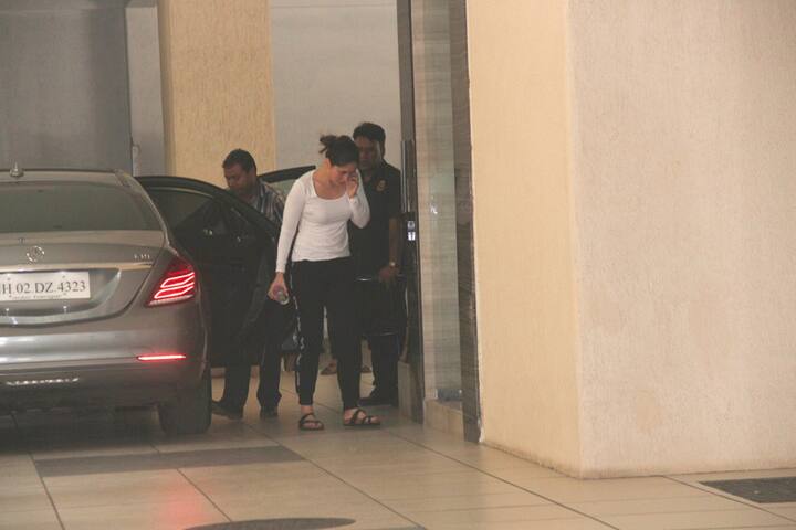 Kareena seemed to have reached straight from gym given her attire and that famous pink bottle in her hand.