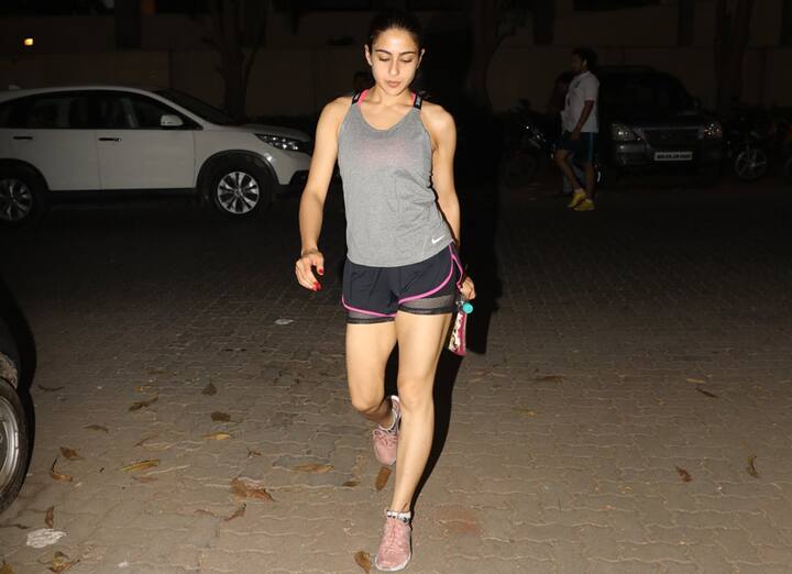 And looks like, the star daughter is leaving no stone unturned in making sure to make her entry with a bang. We have shown you earlier how Sara used to be a pretty fat girl and her journey from fat-to-fit is very inspiring. 