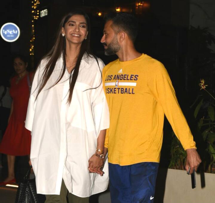 The couple was in all smiles as they get snapped by the paparazzi. (Photo: Manav Manglani)