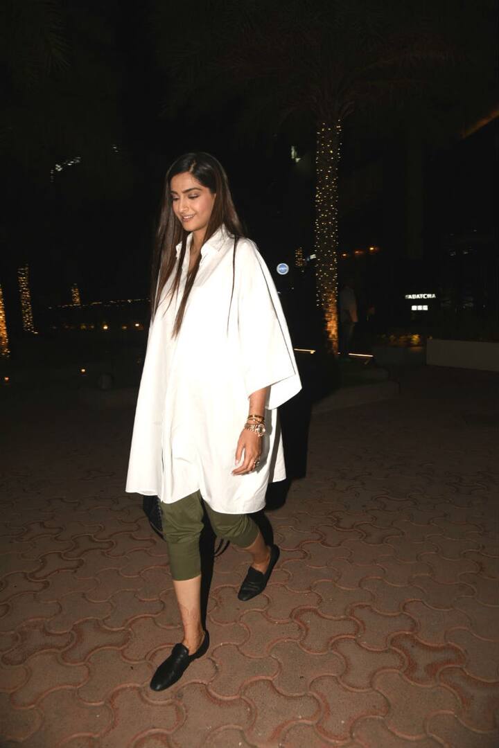 Whereas Sonam looked pretty in a white oversized shirt and green leggings. (Photo: Manav Manglani)