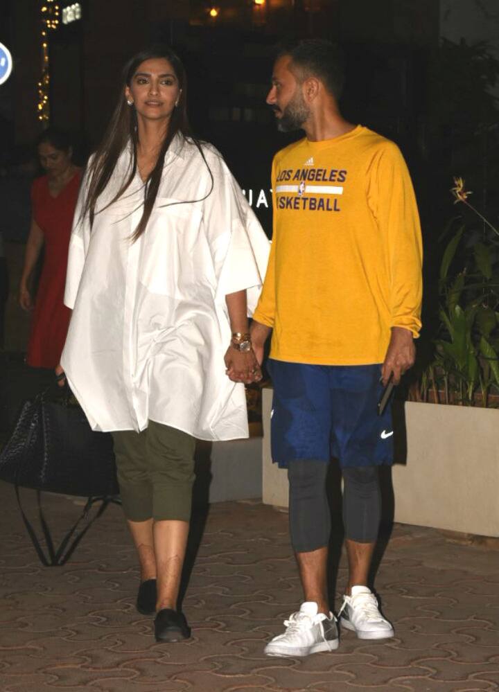 These pictures of Sonam & Anand will give you major couple goals. (Photo: Manav Manglani)
