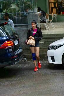 SEE PICS: Sridevi's gorgeous daughter Jhanvi Kapoor stuns in her CHIC avatar as she gets CLICKED post lunch date!