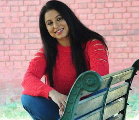 A modern woman, Kanchan is flaunting western outfits in the pictures and is looking very confident & comfortable in it. (Photo: Web)