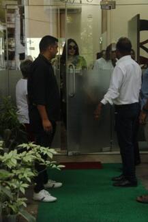 Adorable PICS: When Kareena Kapoor met an old lady fan outside post salon session in Bandra!