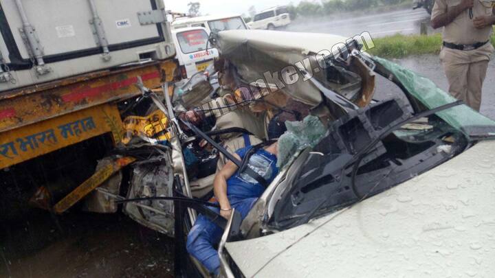 The sudden death of two TV actors Gagan Kang and Arjit Lavania who were currently seen as 'Lord Indra' and 'Nandi' respectively in Colors show 'Mahakali' sent the Teleivions Industry in shock. Arjit was at the driver's seat while Gagan sat beside him and their spot boy was sitting behind. The dead bodies can be seen in these horrifying pictures from the spot.