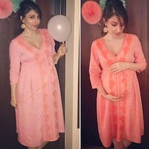 PREGNANT Soha Ali Khan flaunts her huge BABY BUMP while performing Yoga!