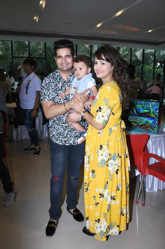 'Yeh Rishta Kya Kehlata Hai'actor Karan Mehra with wife Nisha and their son Kavish 