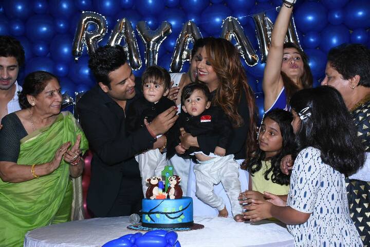 Krushna-Kashmera looked very happy in the photos holding their munchkins while cutting the cake.