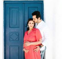 PICS: Pregnant Esha Deol flaunts BABY BUMP looking every inch of a NEW BRIDE at her BABY SHOWER!