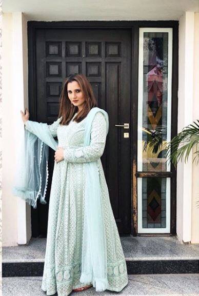 Pregnant Sania Mirza Flaunts Her Baby 