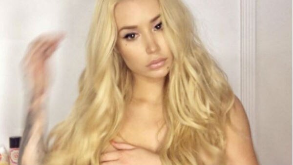 IN PICS: Rapper Iggy Azalea goes topless in new selfies! IN PICS: Rapper Iggy Azalea goes topless in new selfies!